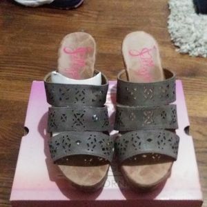 NWT Jellypop cork mules